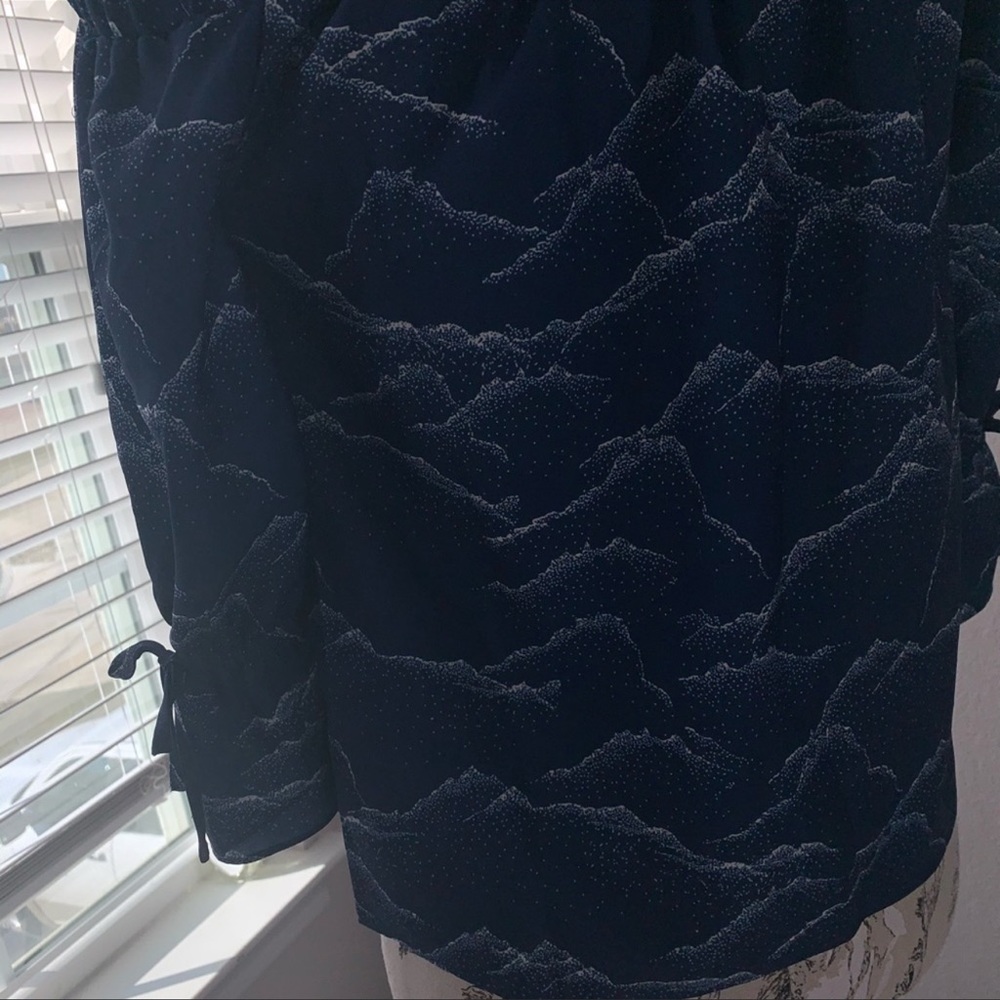 Cooper & Ella off the shoulder blue with white mountain print blouse size XS - Picture 7 of 7